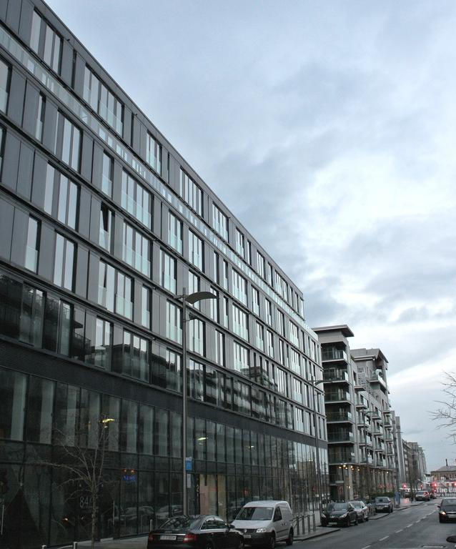 Your Base Dublin - Grand Canal Square Exterior foto